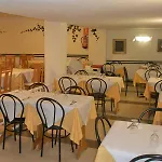 迈纳酒店