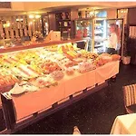 迈纳酒店