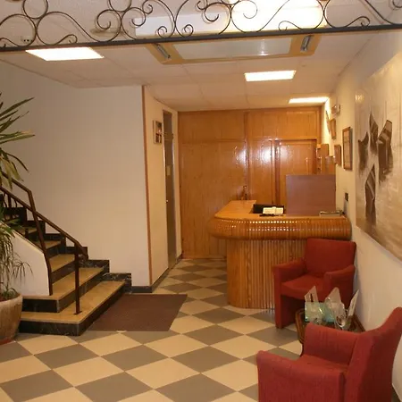 Hotell Mayna 2*